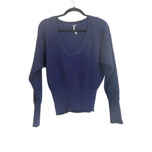Free People Allure Slouchy V-Neck Sweater in Navy Size XS cotton - Picture 3 of 8
